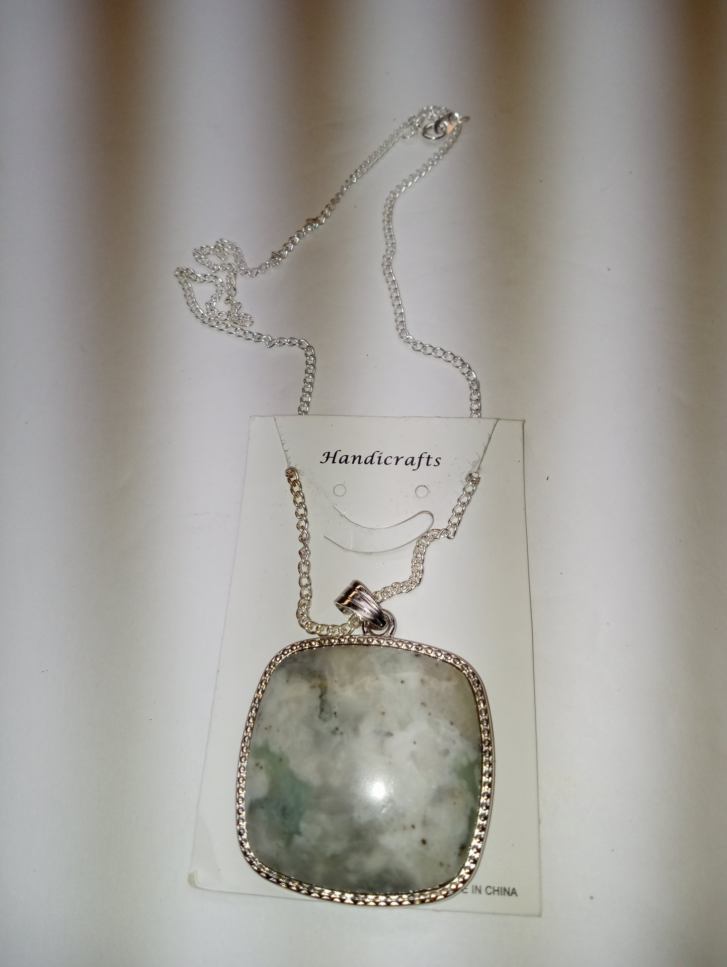 necklace pendant, sesame jasper, in silver tone, 95ct, 18inches