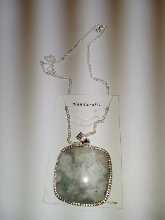 necklace pendant, sesame jasper, in silver tone, 95ct, 18inches