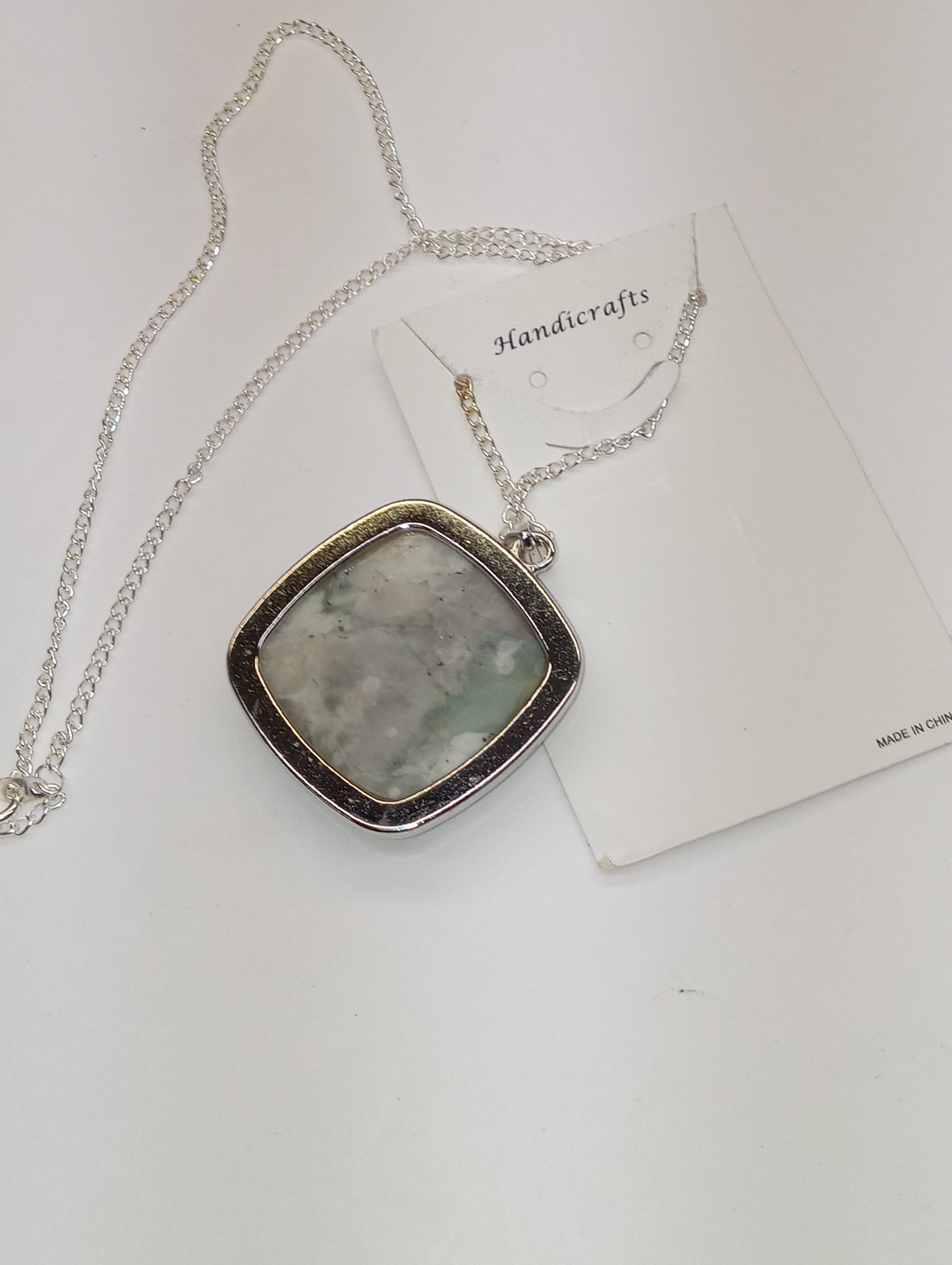 necklace pendant, sesame jasper, in silver tone, 95ct, 18inches