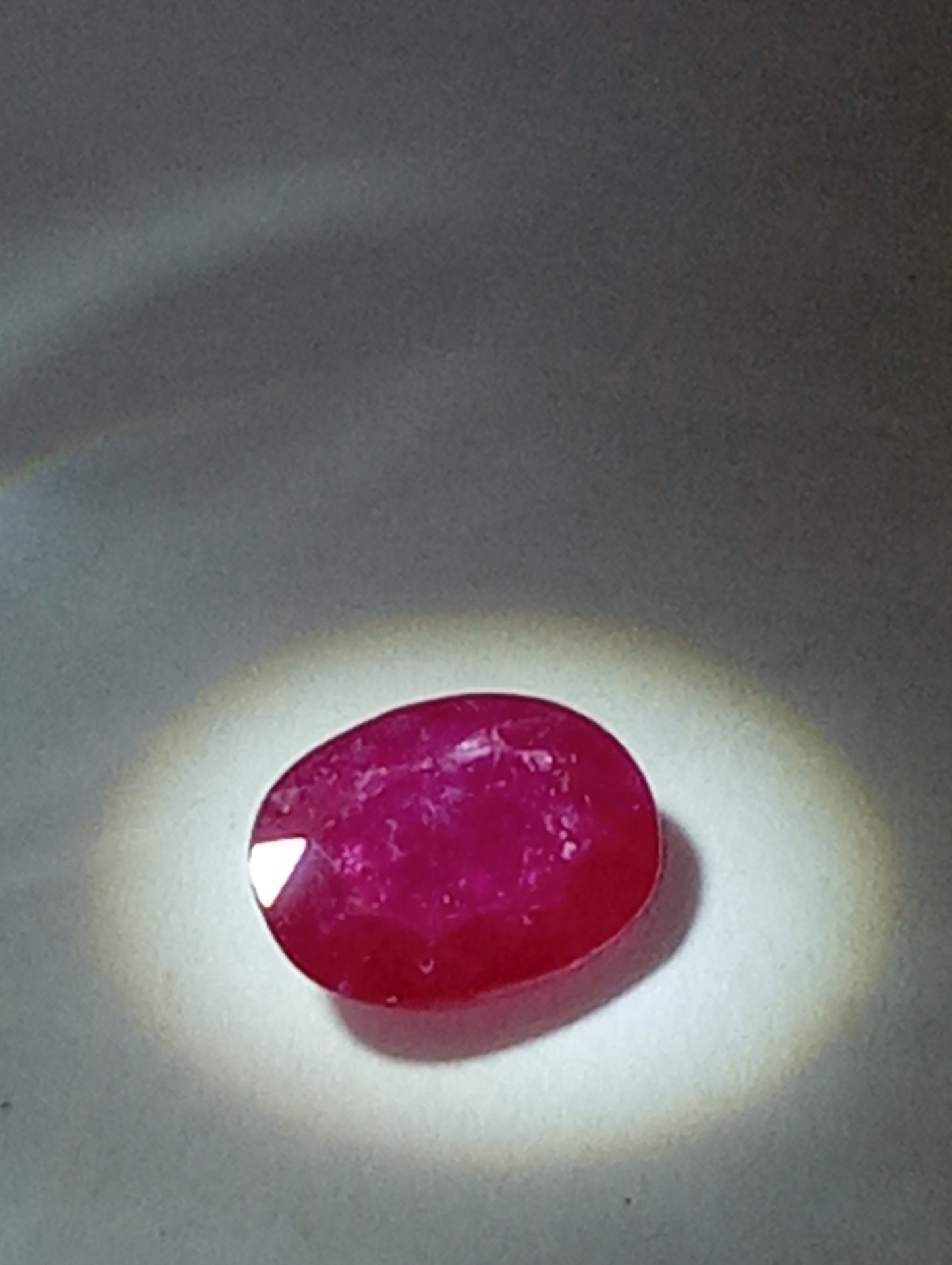 ruby gemstone Burma, 7.7mmx5.8mm oval cut, 1.25ct