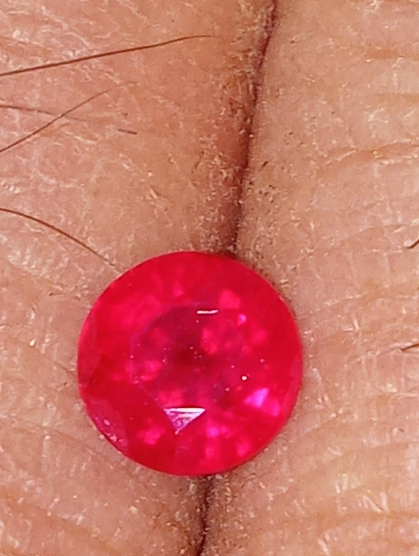 ruby gemstone Burma, 5.75mm round cut, .98ct