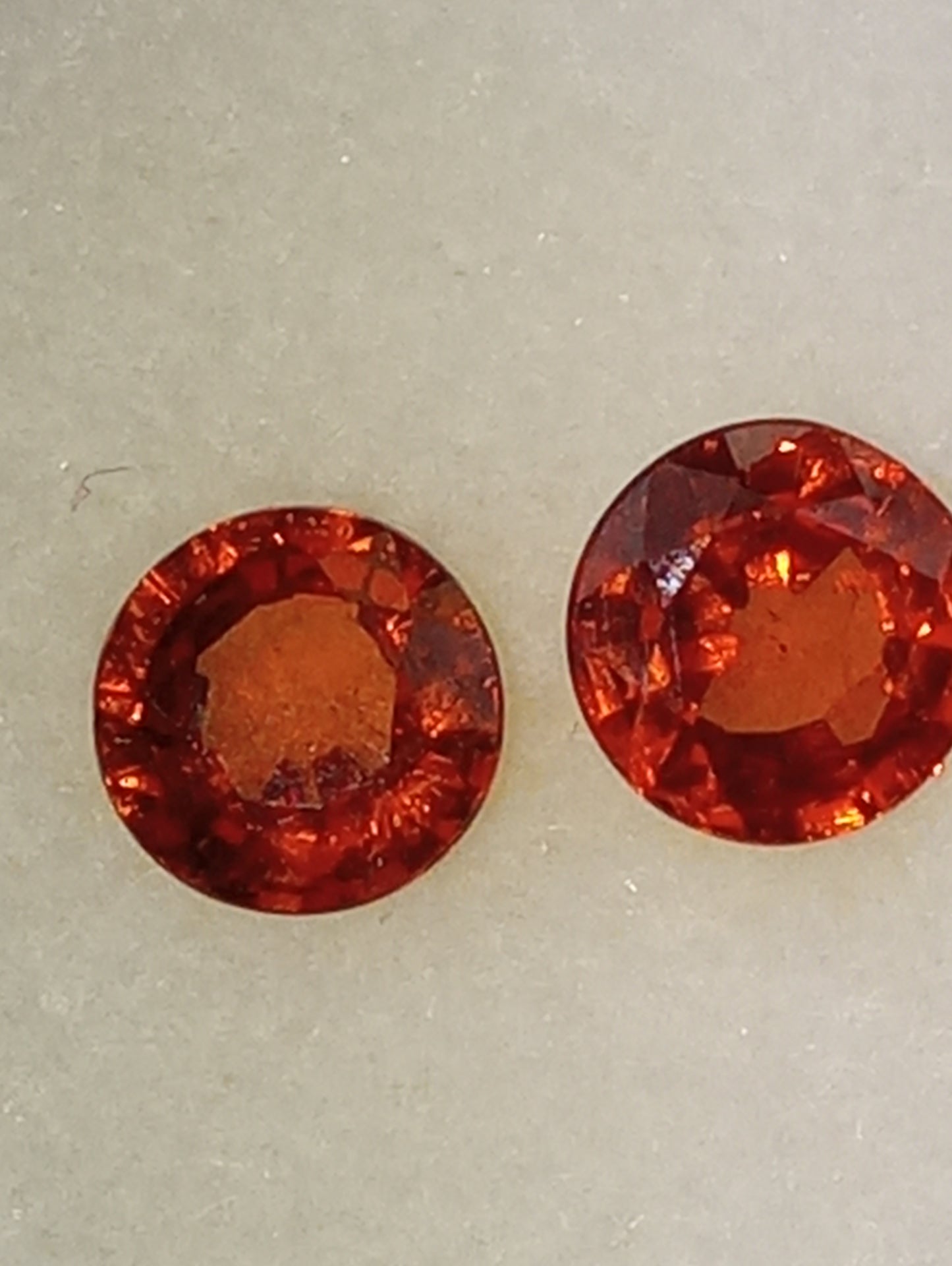 garnet gemstones, mandarin spessartite, 5mm round cuts, 2 stones, 1.36ctw