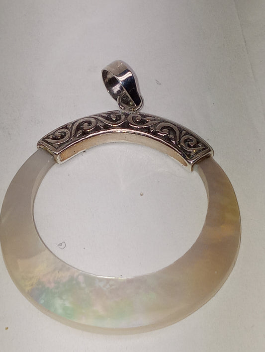 pendant Mother of Pearl circle in sterling silver