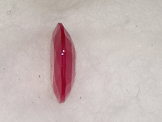 ruby gemstone Burma, 8mmx6mm oval cut, shallow, 1.16ct
