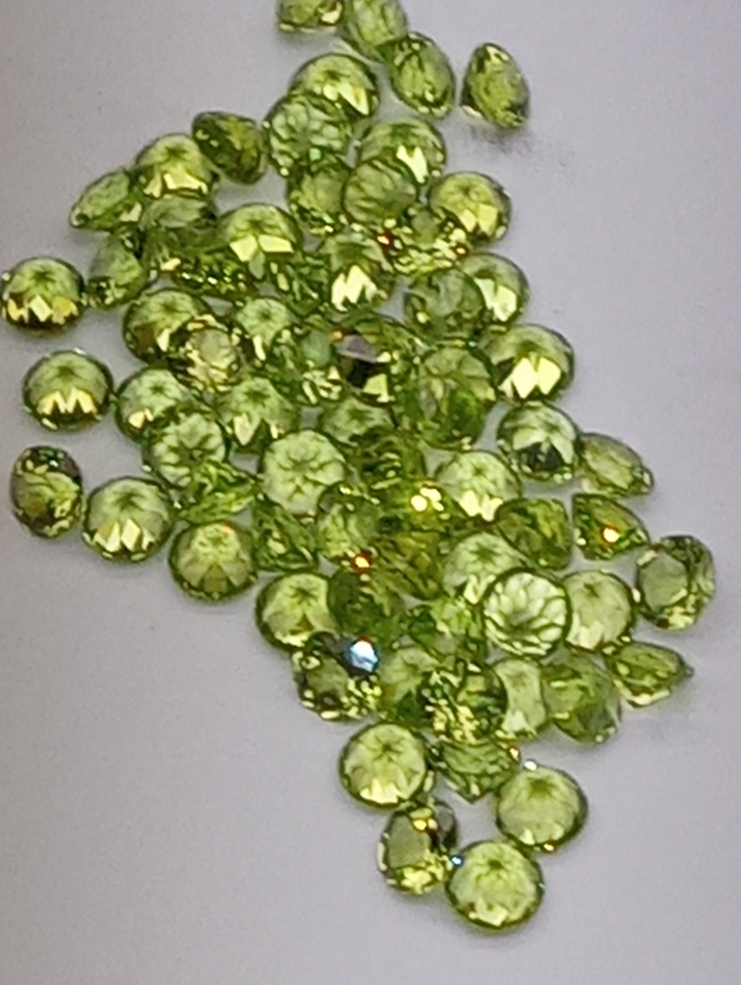 peridot gemstones, 4mm round cut average, 71 stones, 19.84ctw