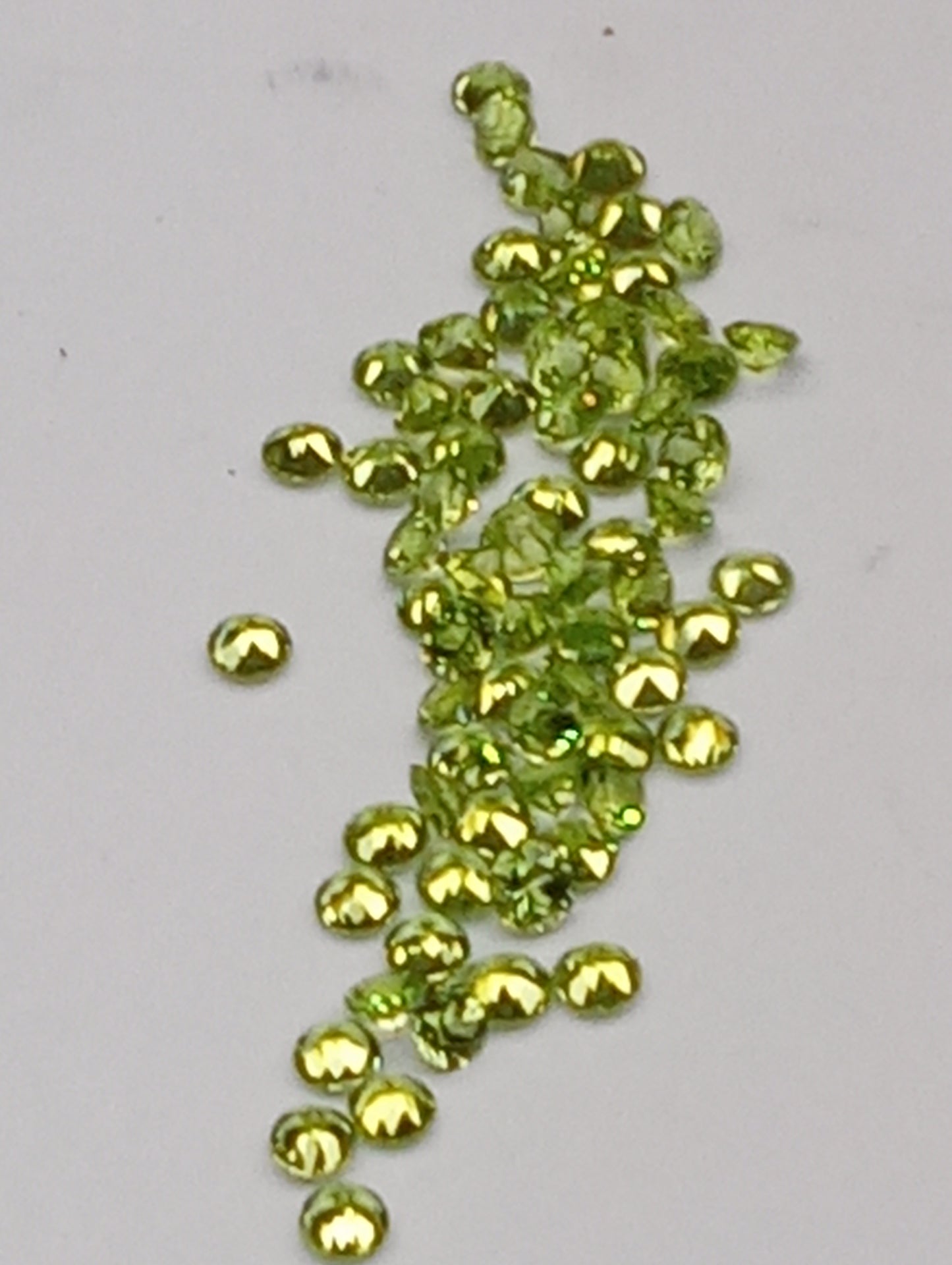 peridot gemstones, 4mm round cut average, 71 stones, 19.84ctw