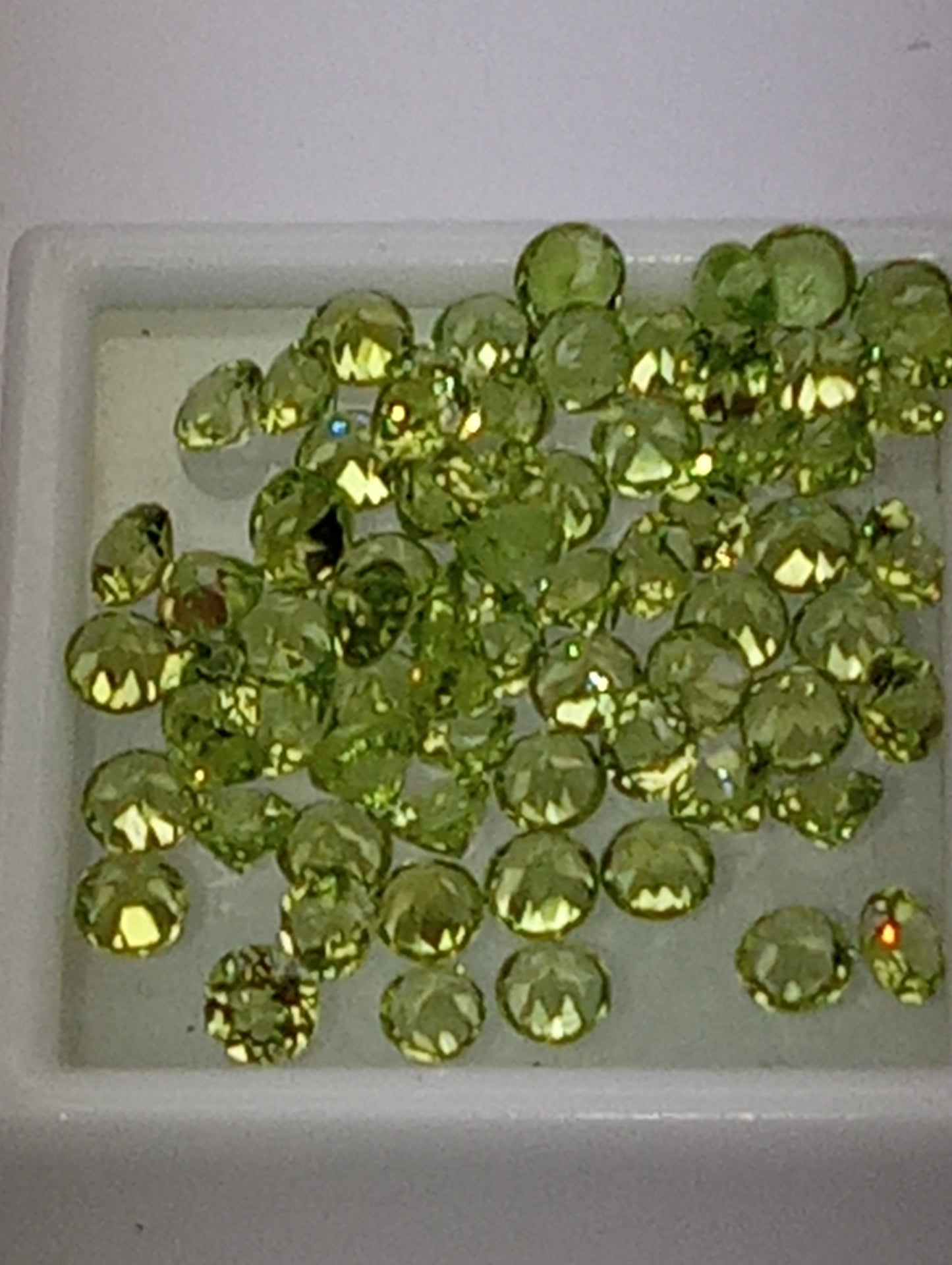 peridot gemstones, 4mm round cut average, 71 stones, 19.84ctw