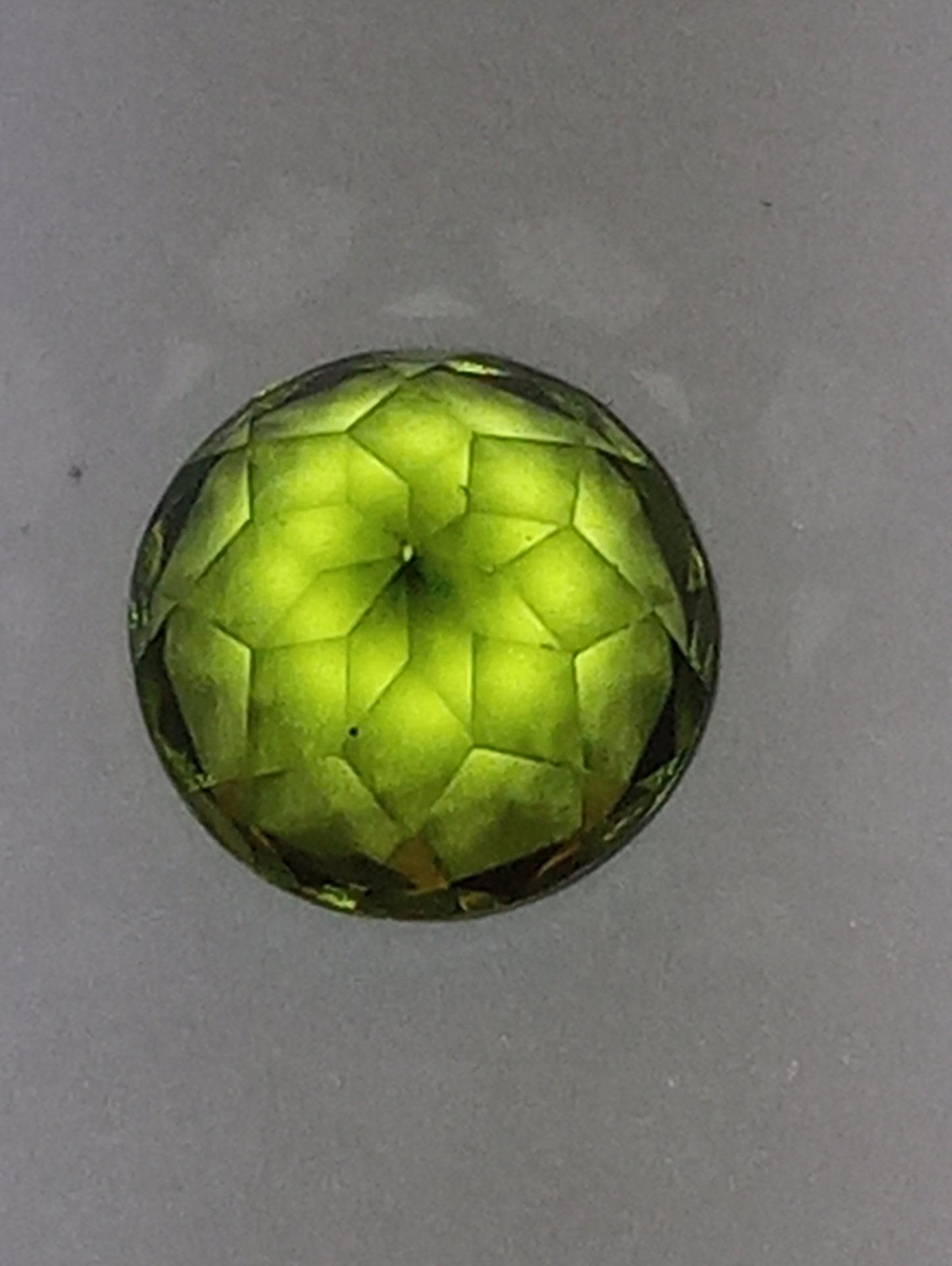 Peridot gemstone, 8mm round cut, 2.10ct