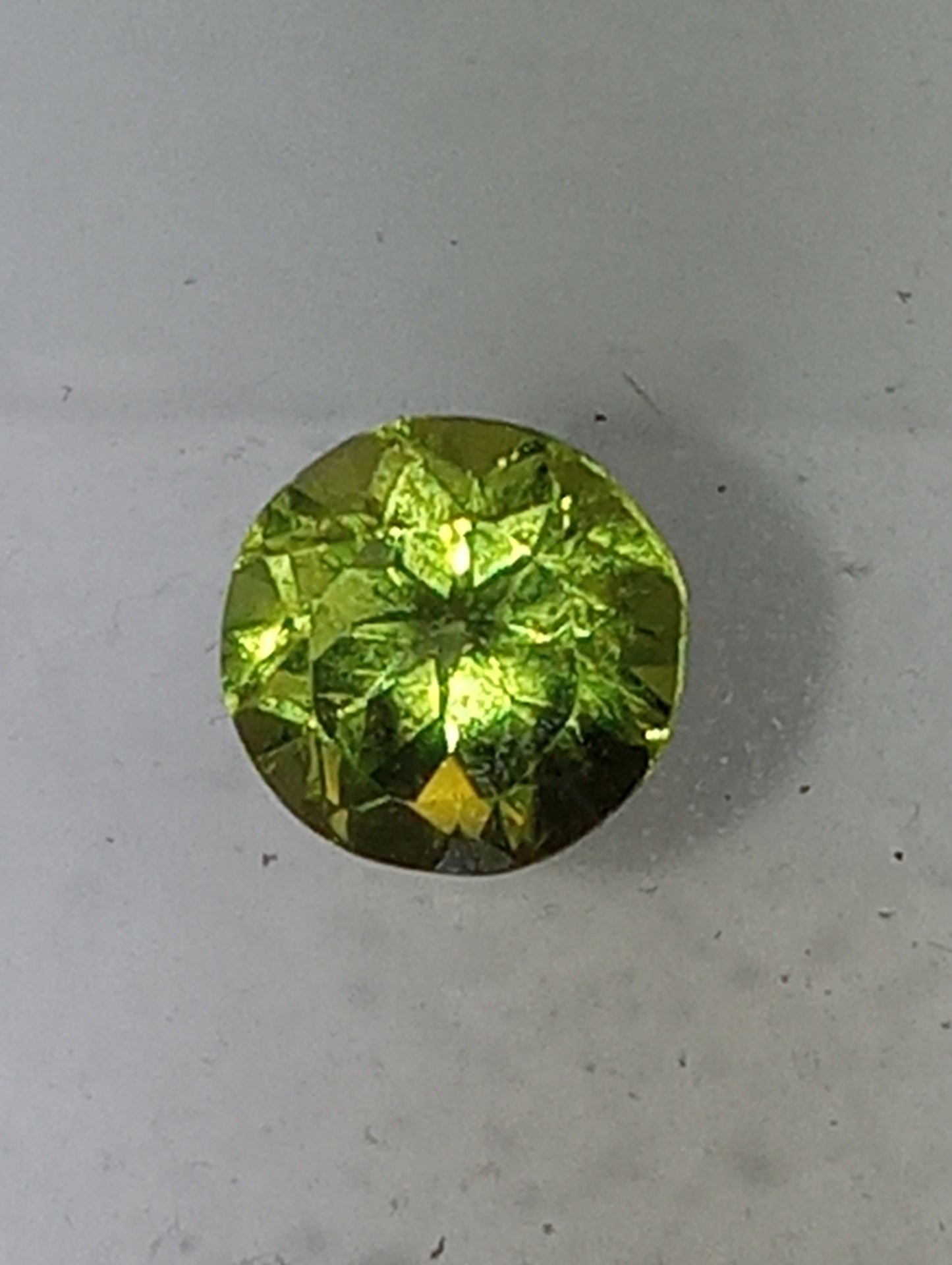 peridot gemstone, 6mm round cut, .97ct