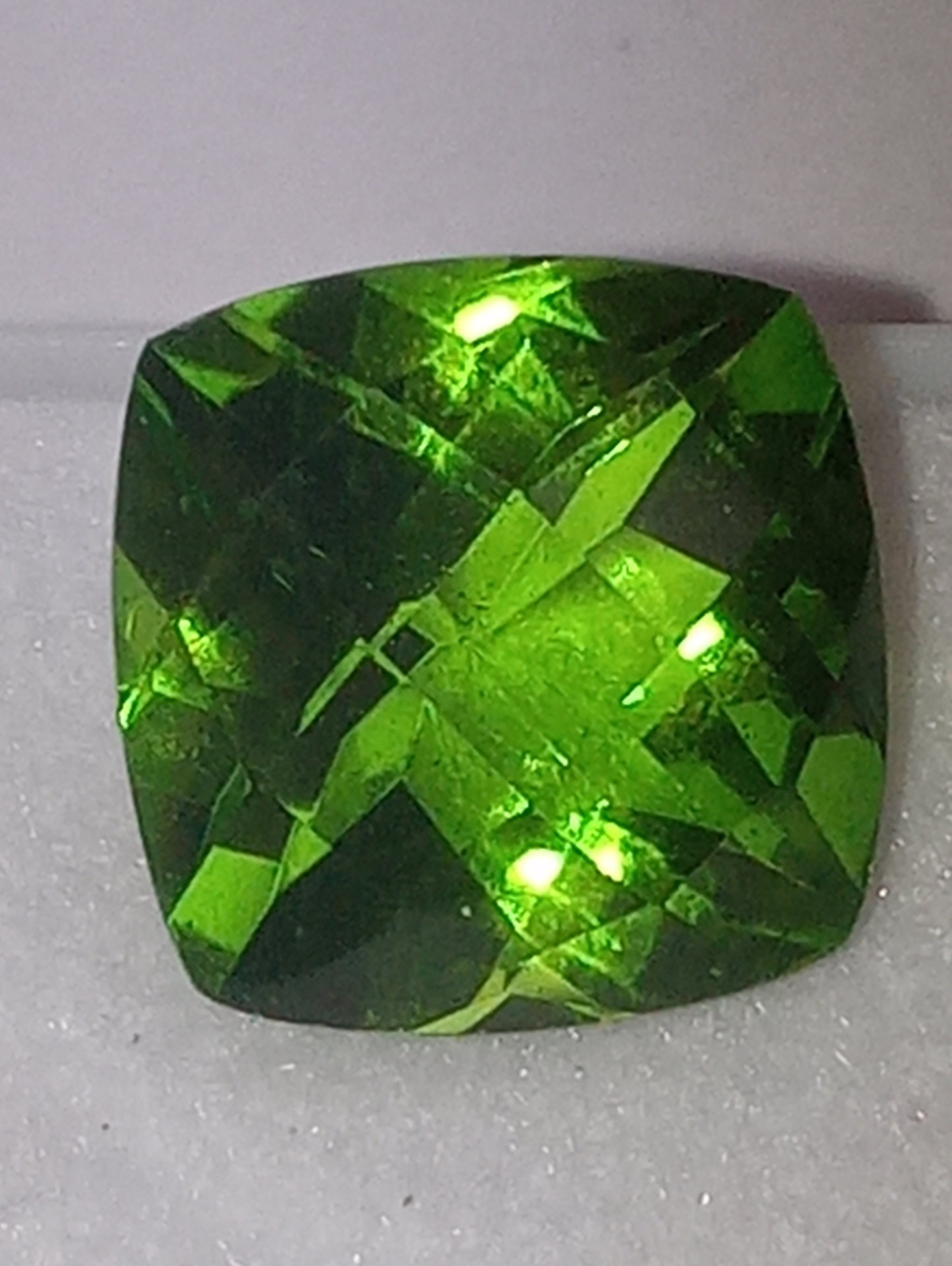 quartz chartreuse, 10mmx10mm cushion cut, 4.2ct